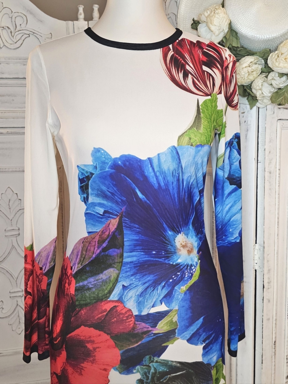 Alice + Olivia Delora Bold Blooms Floral Long Sleeve Maxi Dress - Picture 10 of 13